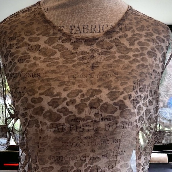 🐆Sheer leopard print shirt. TRENDING leopard print and SHEER 🐆 Great condition - Picture 11 of 14